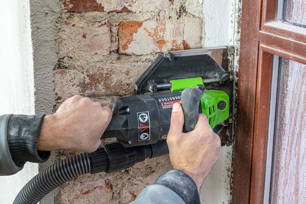 foto applicazione 1 - Sega per telai porte e finestre EFS 200